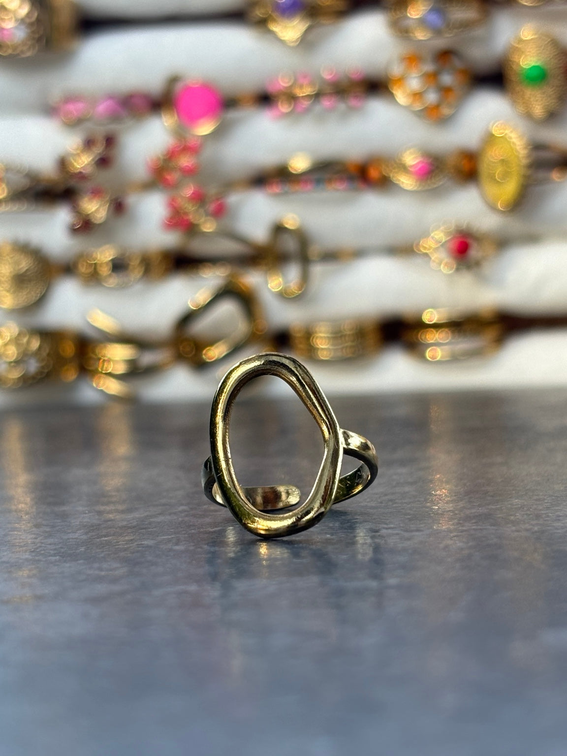 Bague dorée ajustable grand ovale ajouré