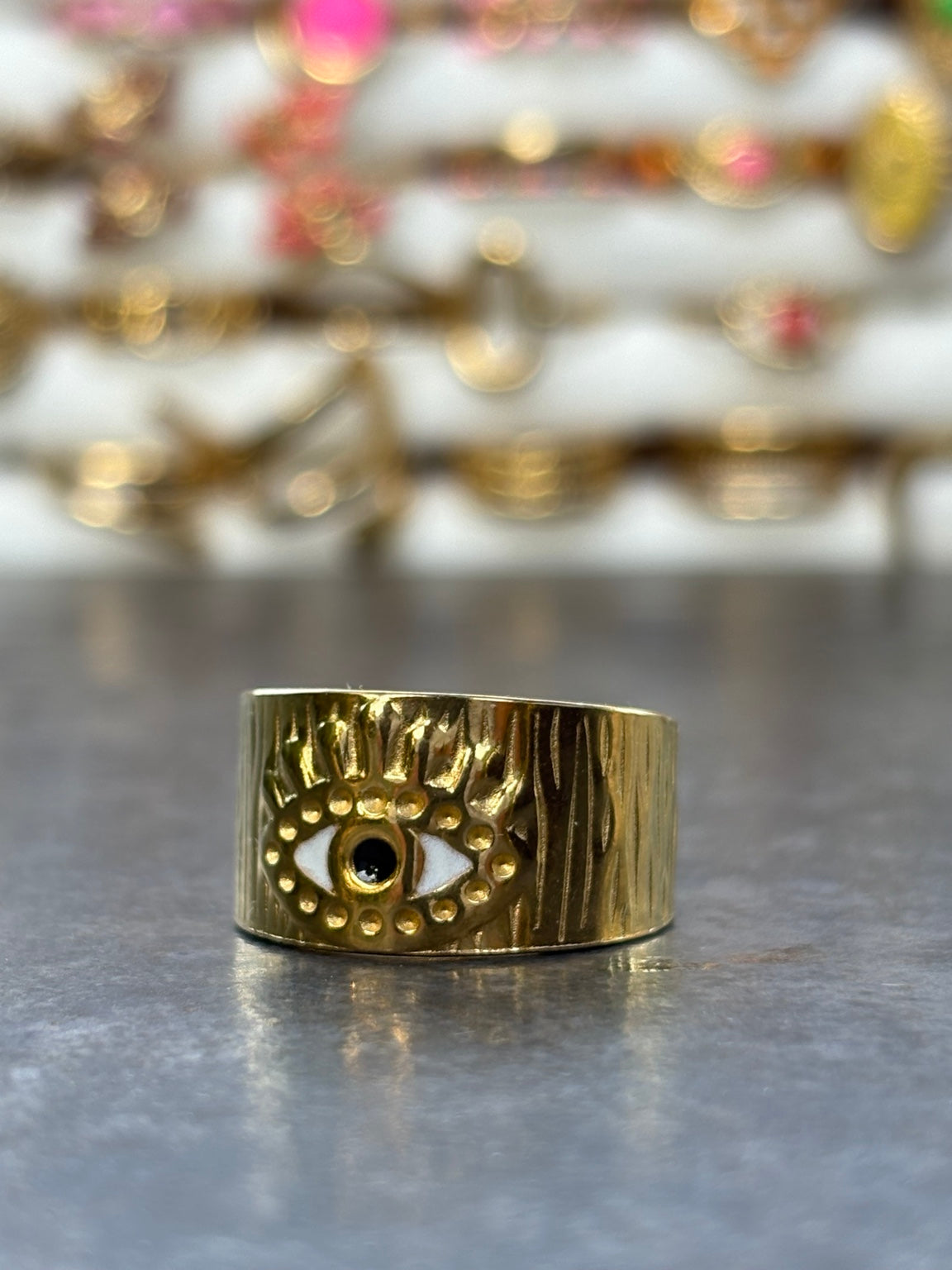 Bague 40 dorée motif œil noir et blanc - vue produit