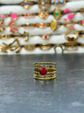 Bague dorée ajustable multirangs pierre rouge