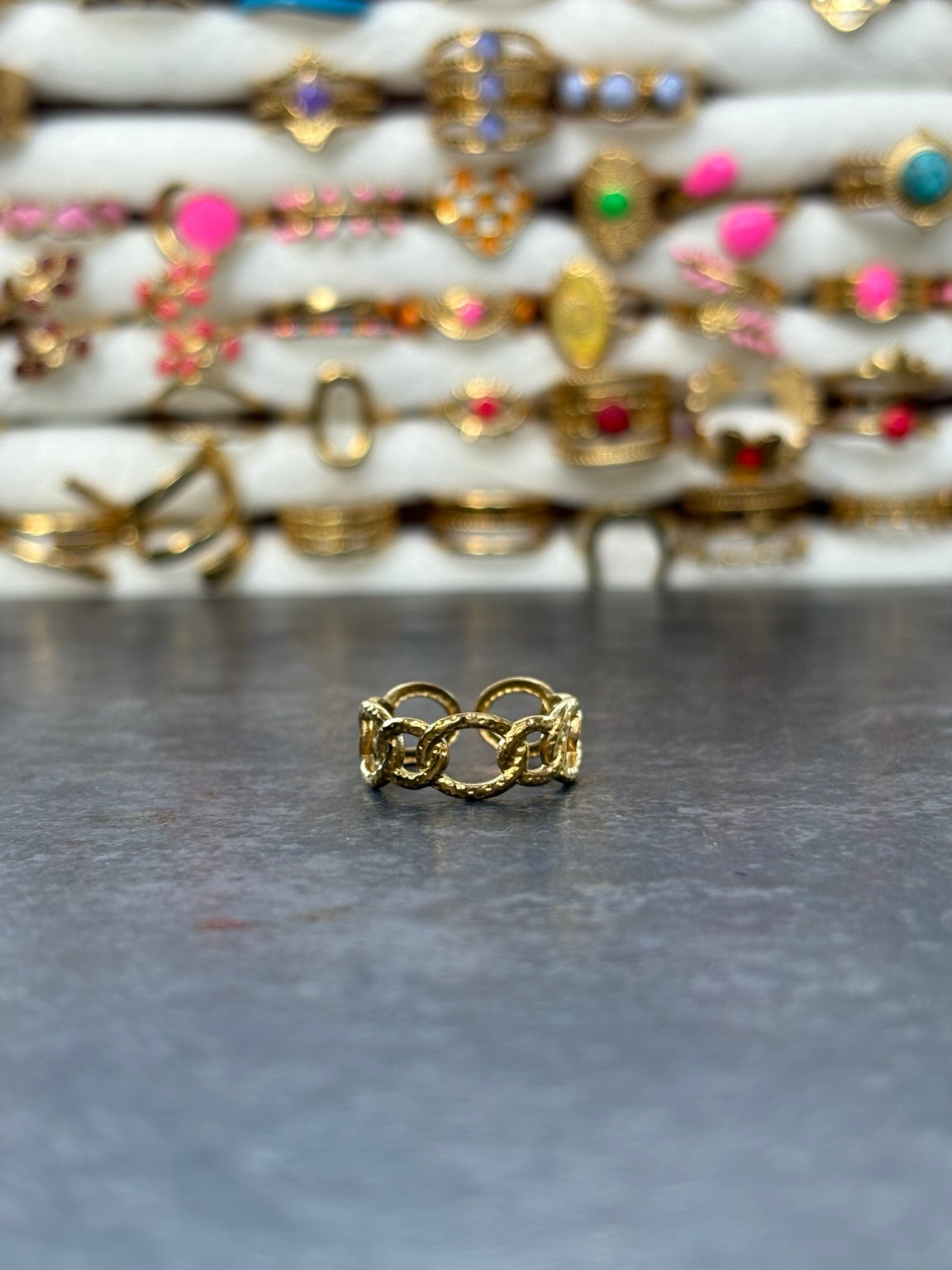 Bague dorée à maillons - vue produit