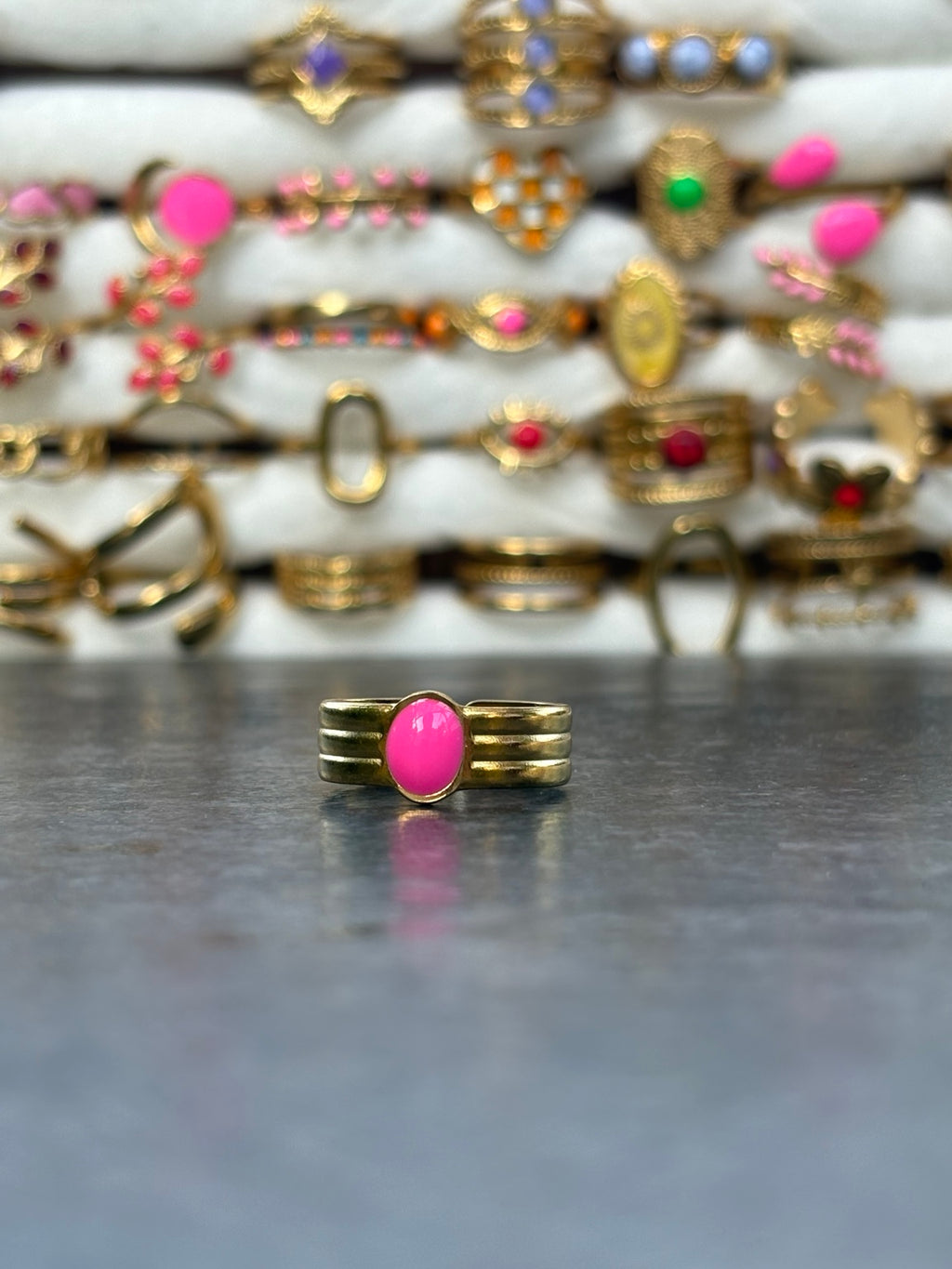 Bague dorée ajustable cabochon rose