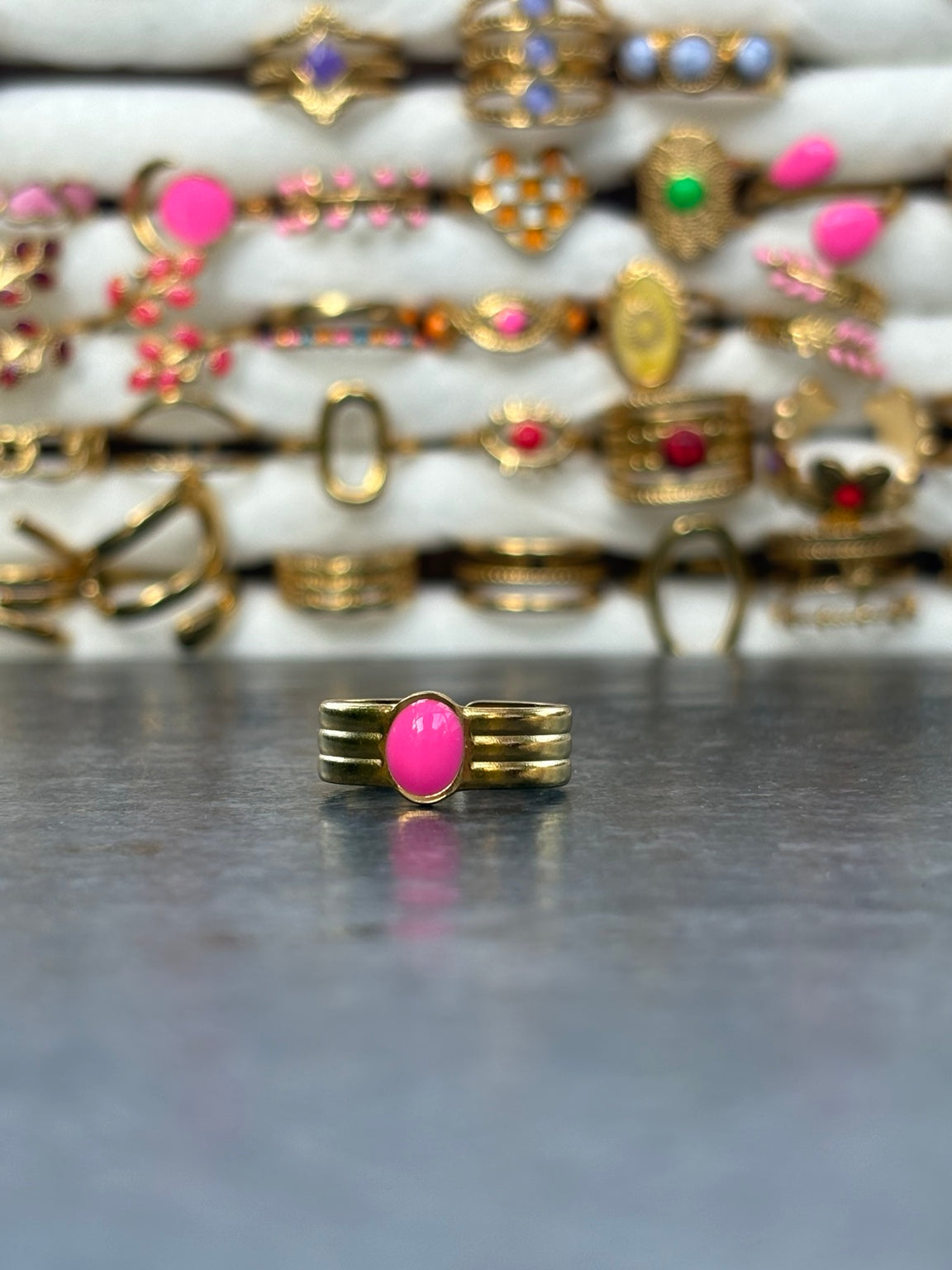 Bague dorée ajustable cabochon rose