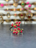 Bague dorée ajustable branches et feuilles rose vif