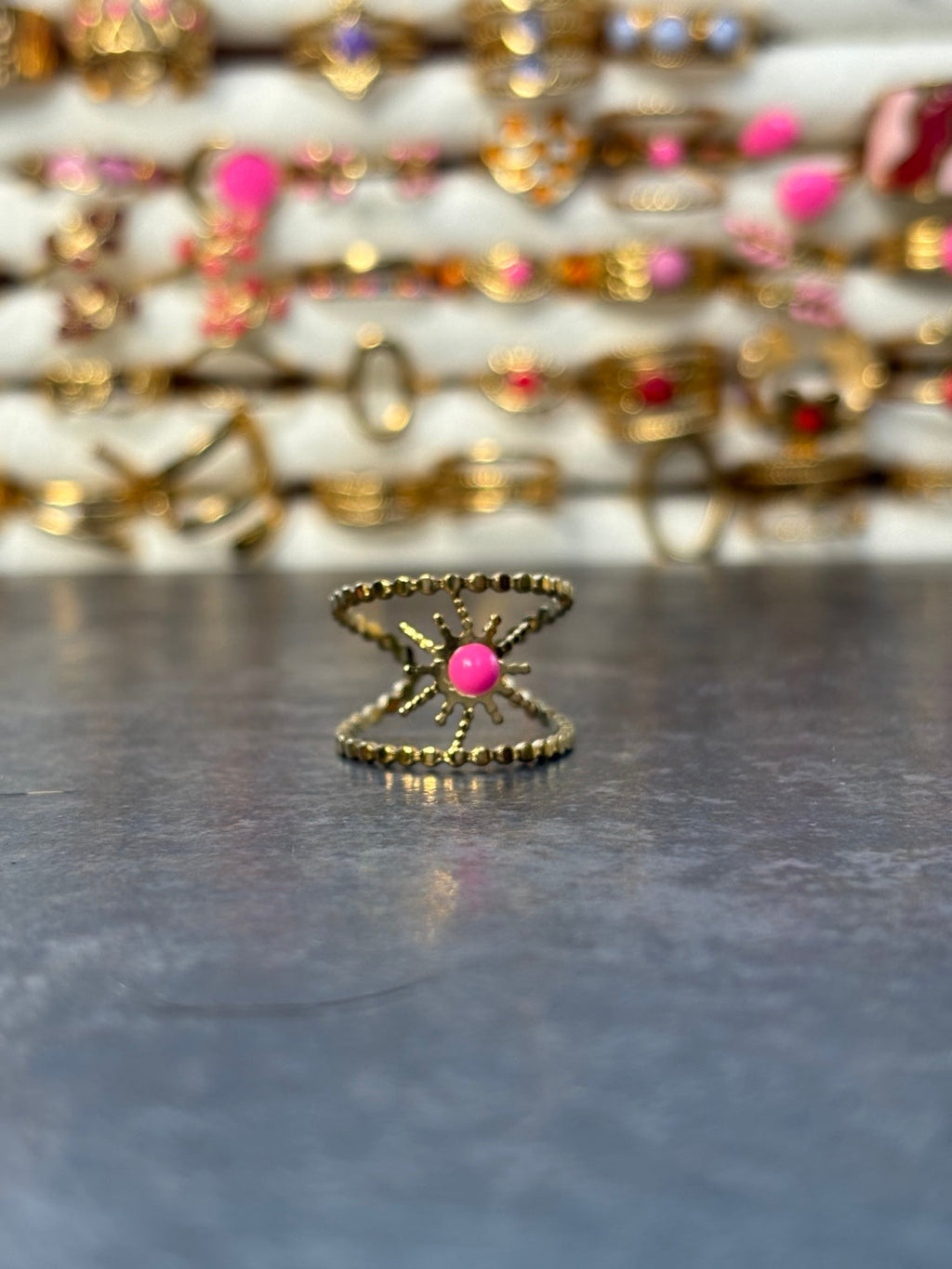 Bague dorée soleil rose - vue produit