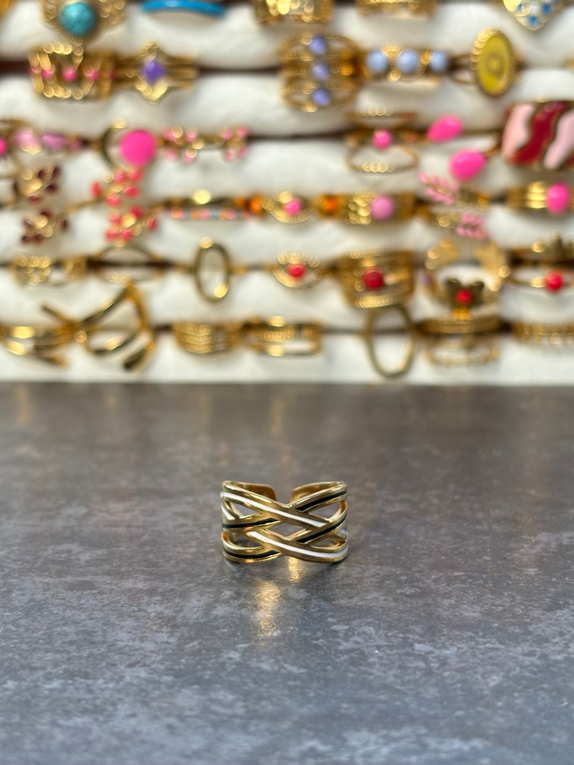 Bague dorée entrelacée - vue produit